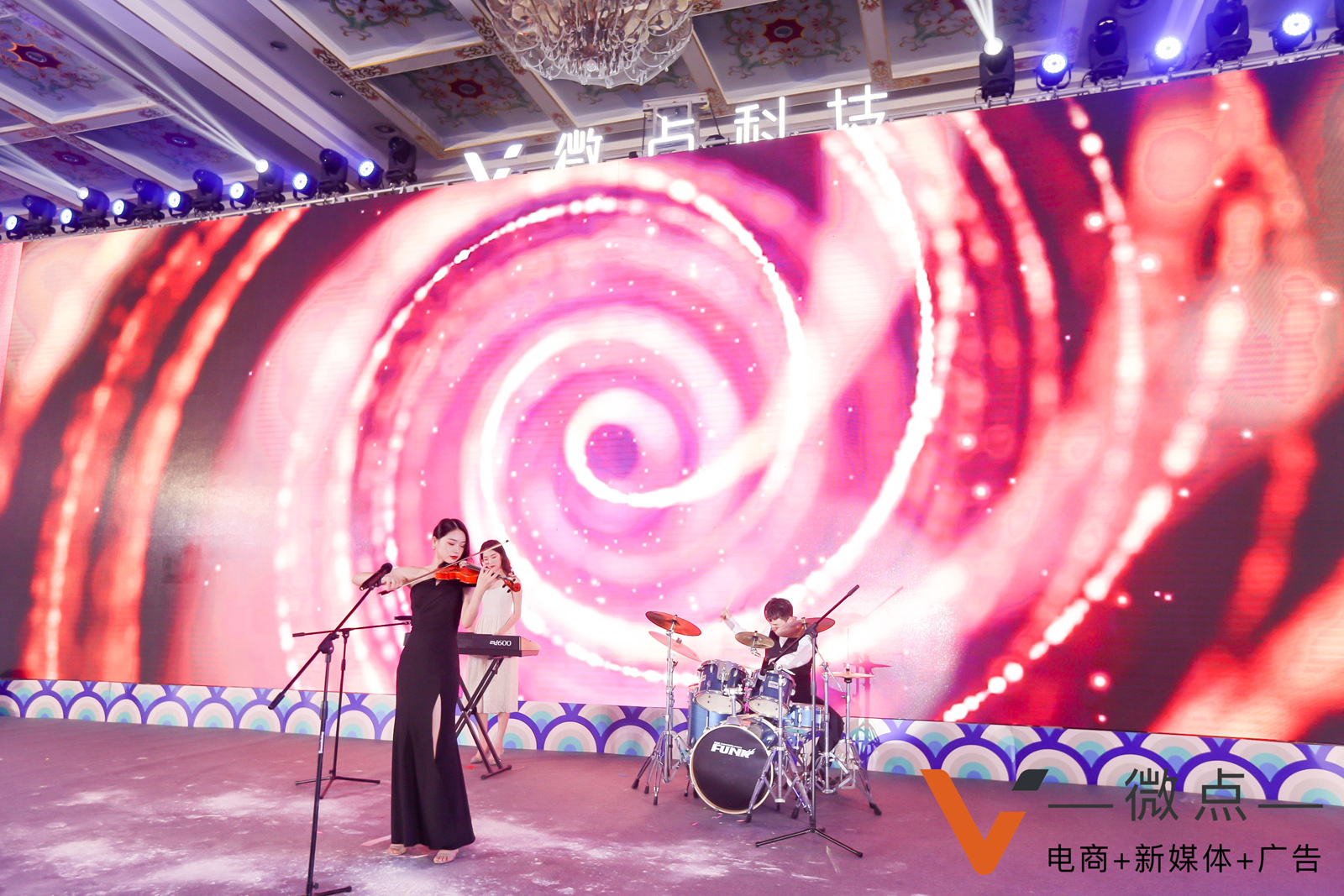 小提琴、電子、+架子鼓組合演奏